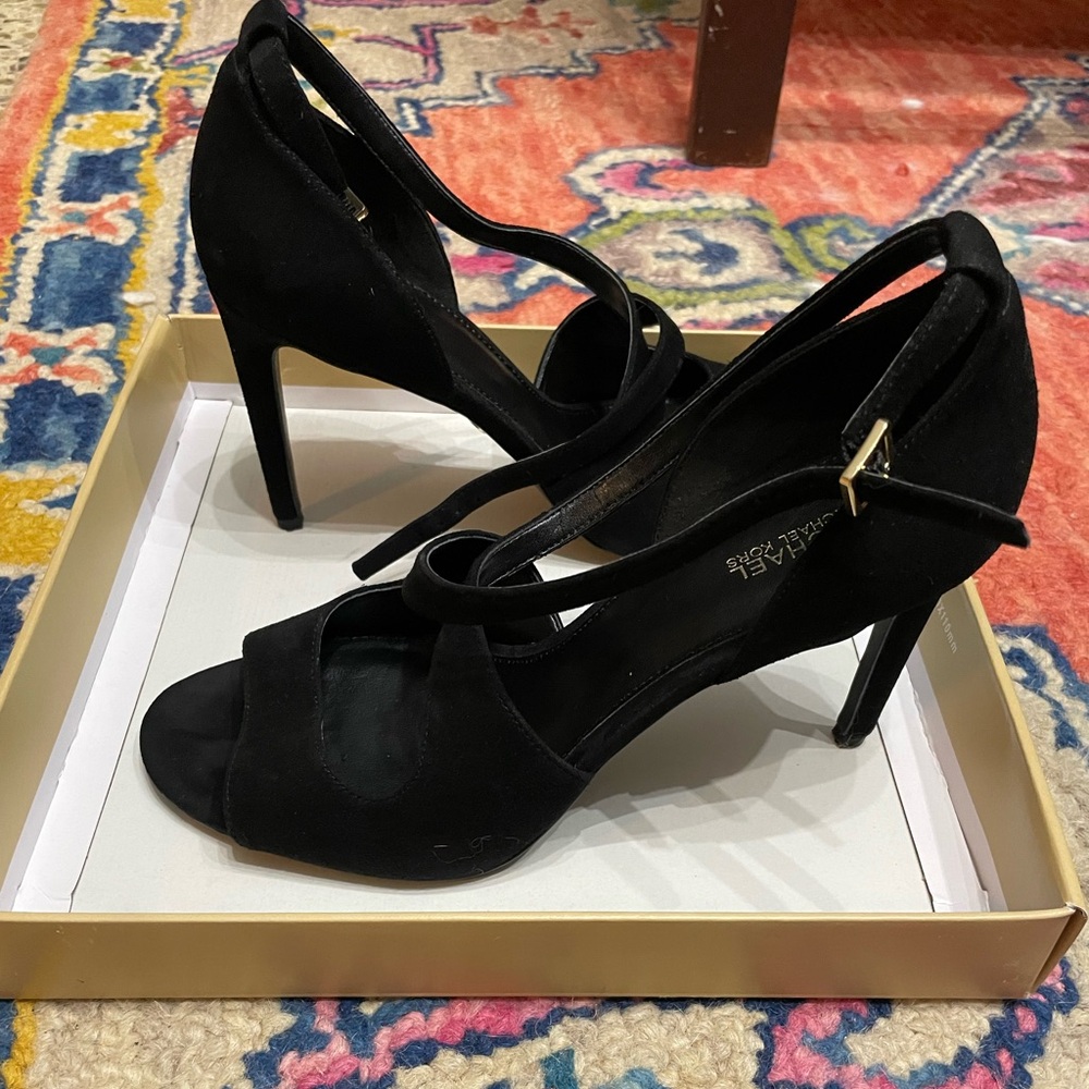 Michael Michael Kors Estee Sandal Peep toe pump 8.5 Blacke suede
